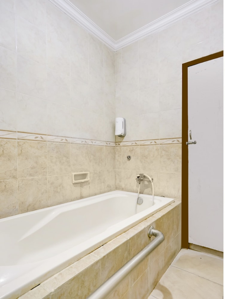 OYO 3261 Hotel Ratu 27/30