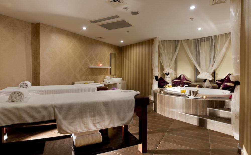 Raymar Resort and Aqua 18/50