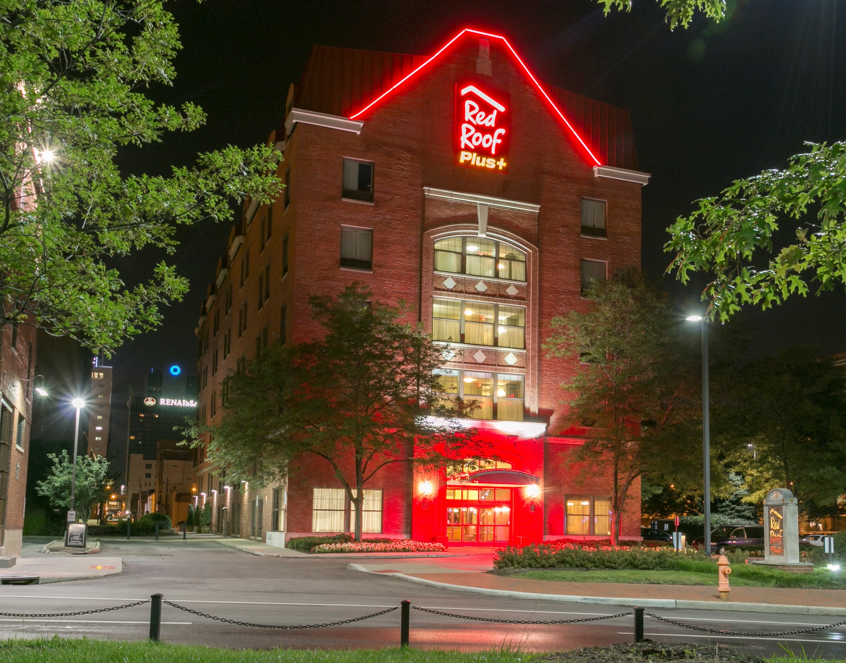 Red Roof PLUS Columbus Downtown - Convention Center 9/47