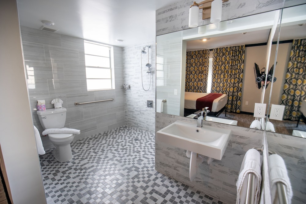 Metropole Suites South Beach 33/77