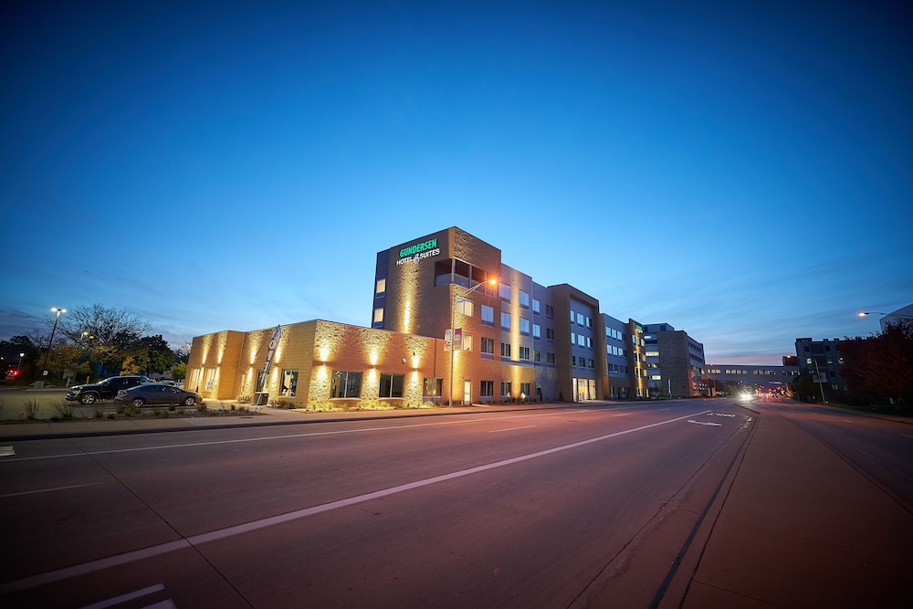 Gundersen Hotel & Suites 2/48