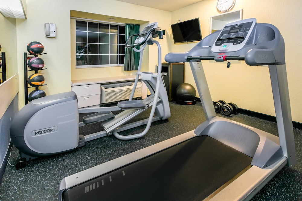 Days Inn & Suites by Wyndham Pryor 8/18