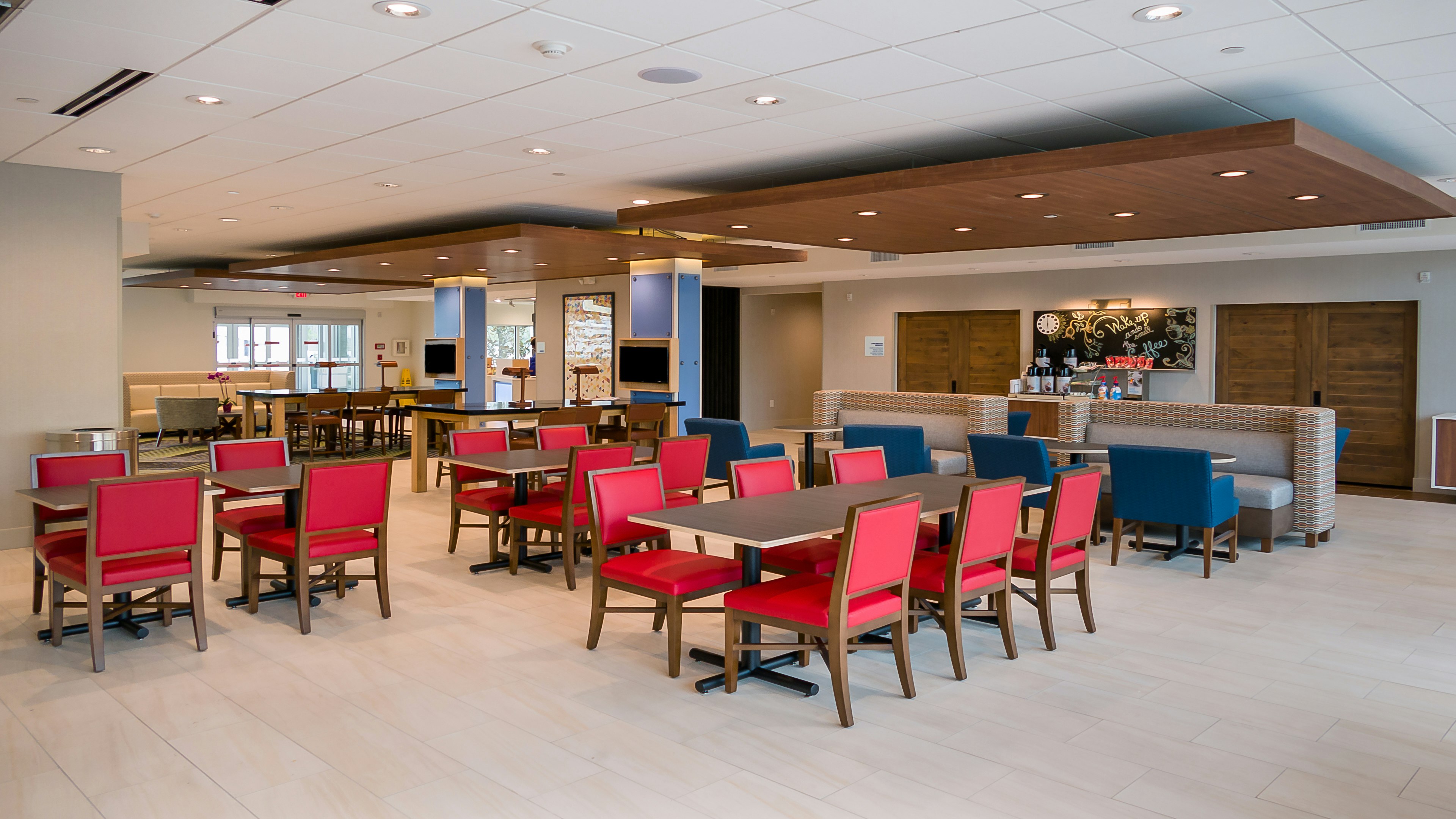 Holiday Inn Express Suites Tampa East Ybor City 39/56