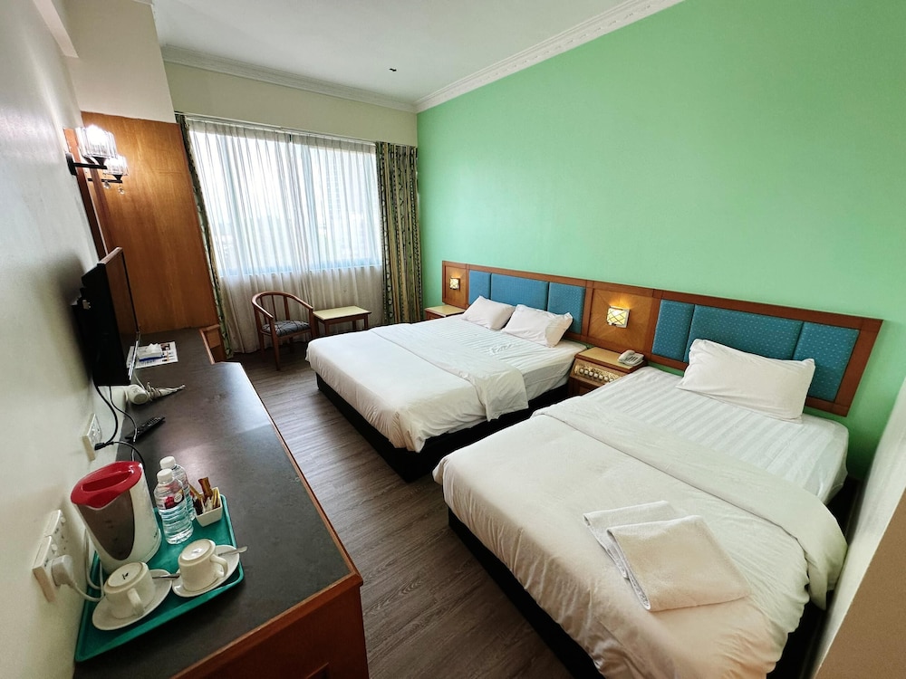 Super, Triple, 1 Queen and 1 Single Bed