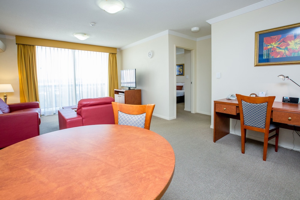 Springwood Tower Apartment Hotel 46/63