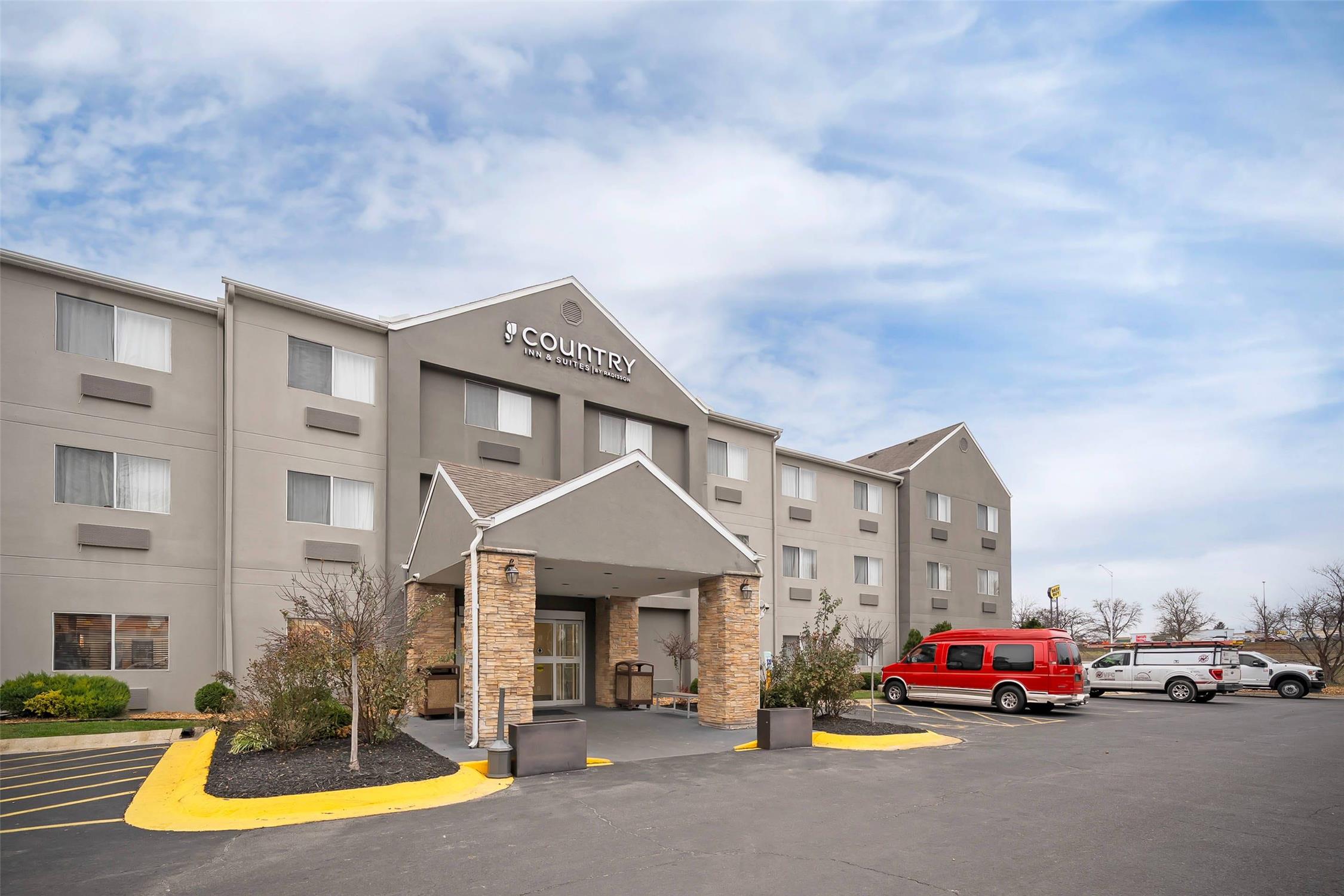 Country Inn & Suites by Radisson, Fairview Heights, IL 36/39