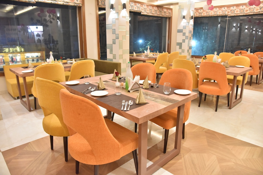 Hotel R K Grand 17/21