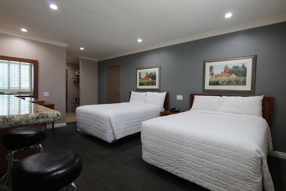 FAMILY, QUADRUPLE, 2 DOUBLE BEDS, KITCHEN