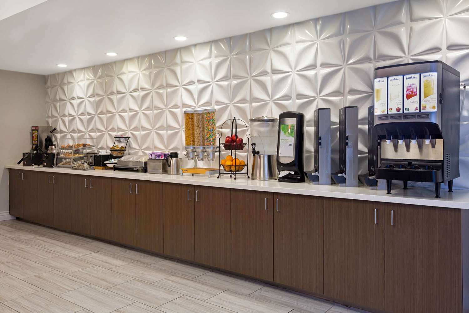La Quinta Inn & Suites by Wyndham Visalia/Sequoia Gateway 4/60