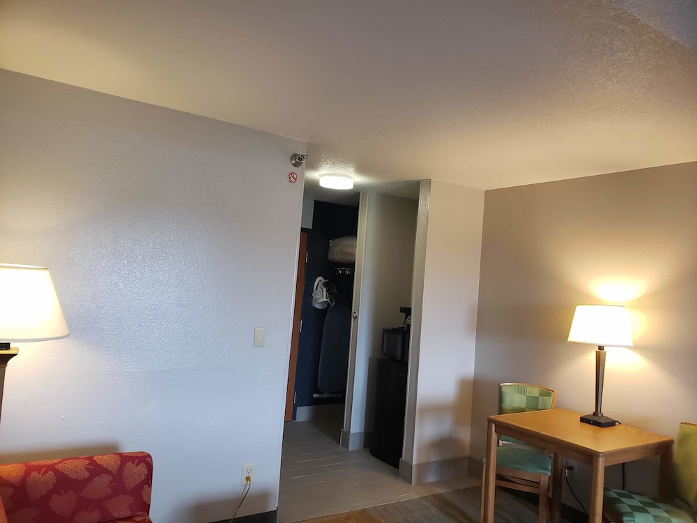Country Inn & Suites by Radisson, Fairview Heights, IL 26/39