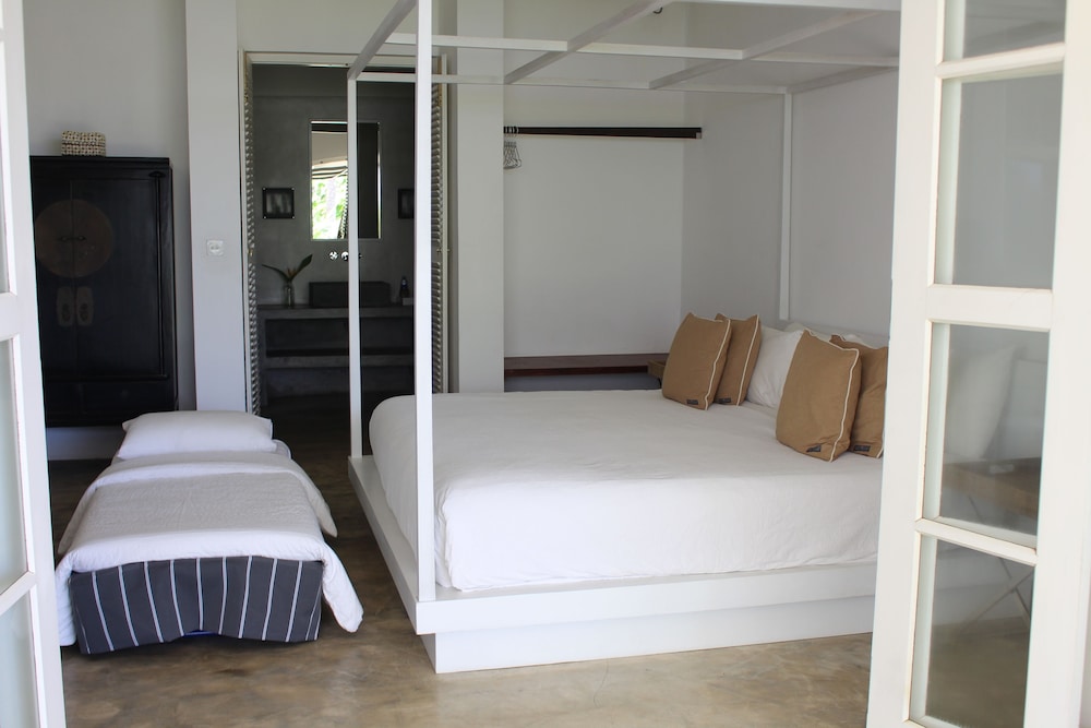 Room, King Bed, Garden View