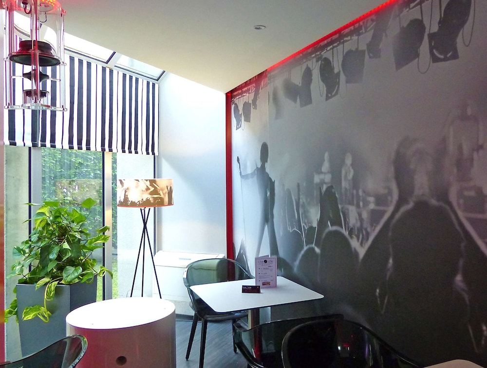 Kyriad Paris Nord Porte de Saint Ouen Formely Alliance Hotel Paris Porte de Saint Ouen 50/50