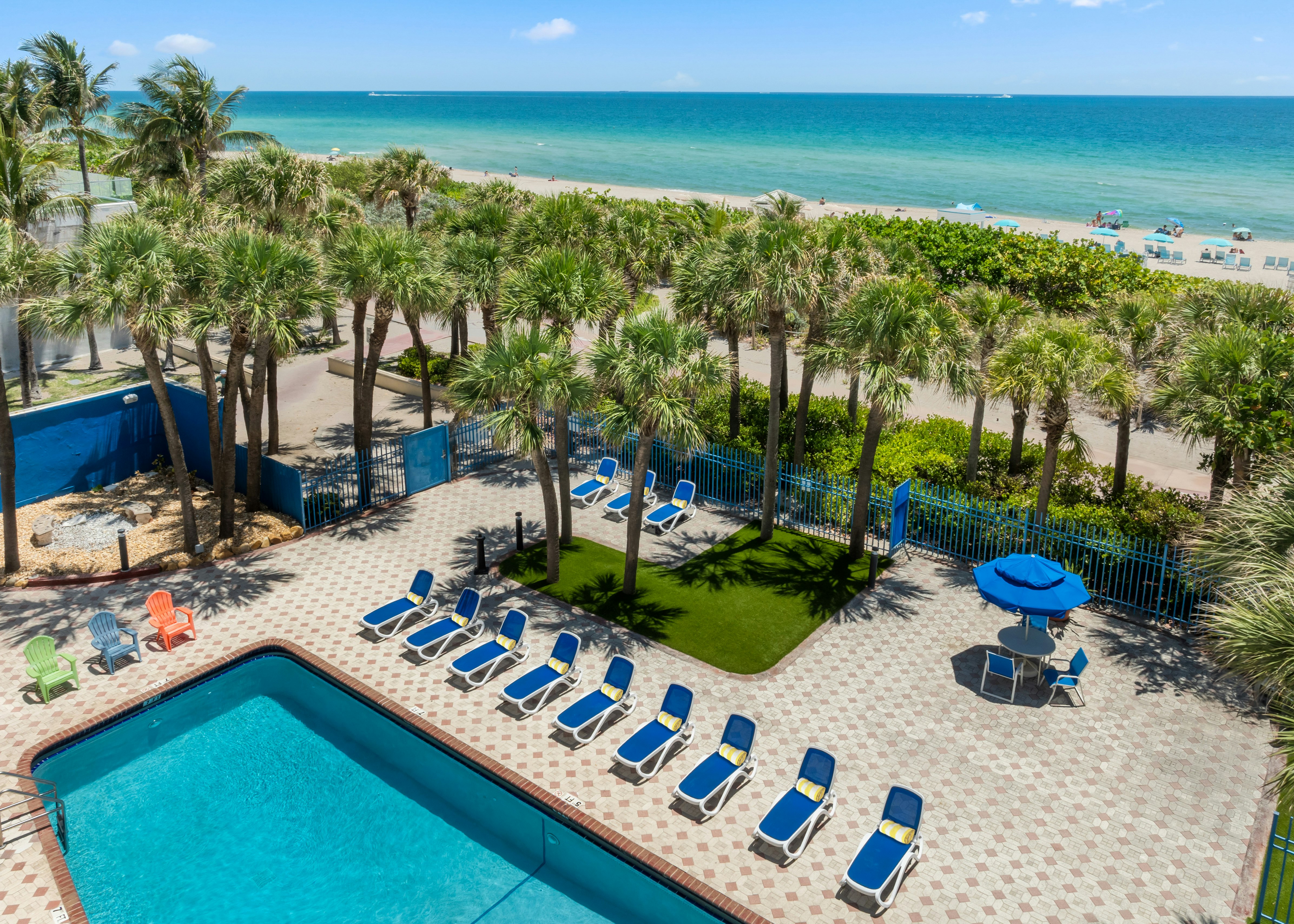 Crystal Beach Suites Miami Oceanfront Hotel 20/24