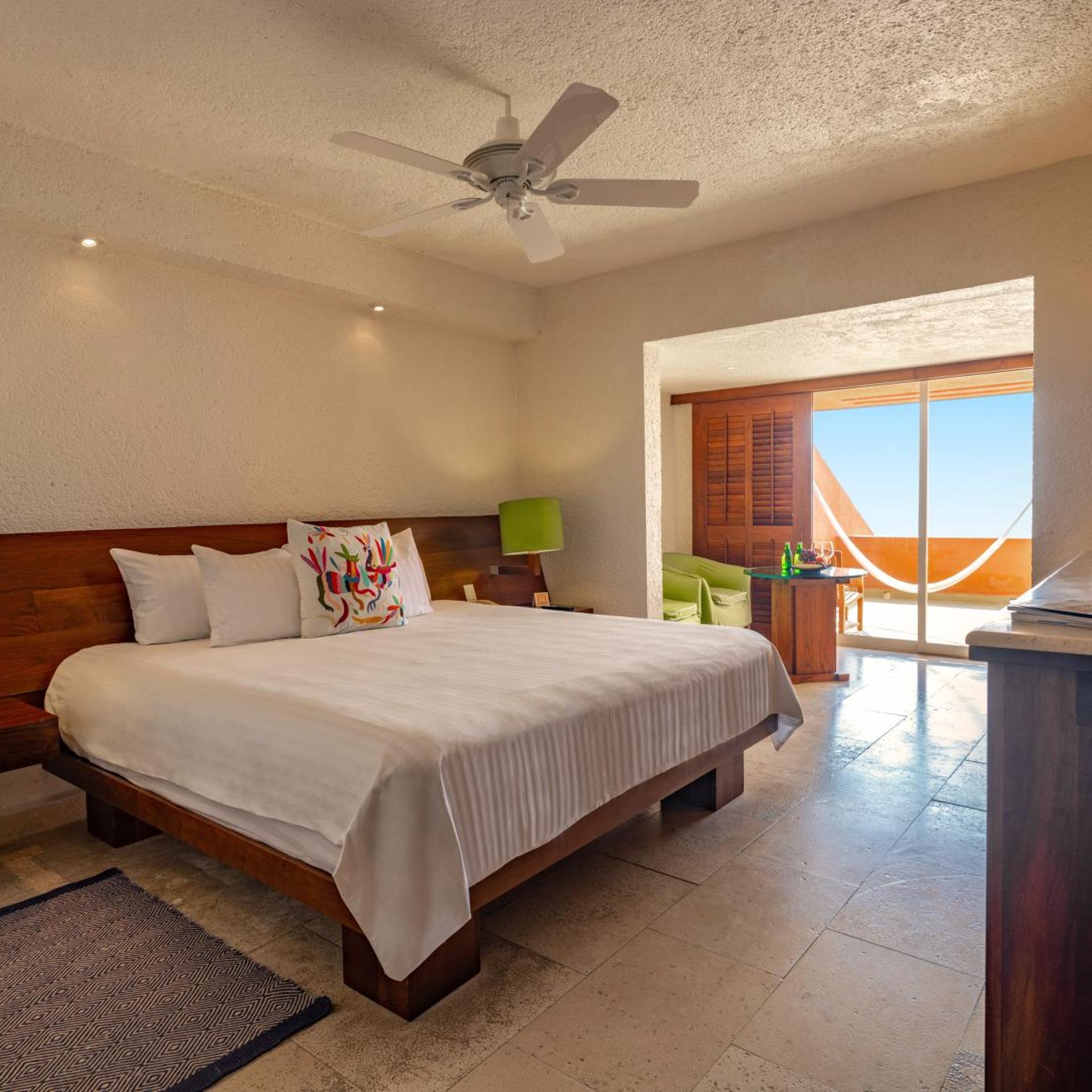 Brisas Beach Club, King Bed, Adult Only, Las Brisas Ixtapa 2/7