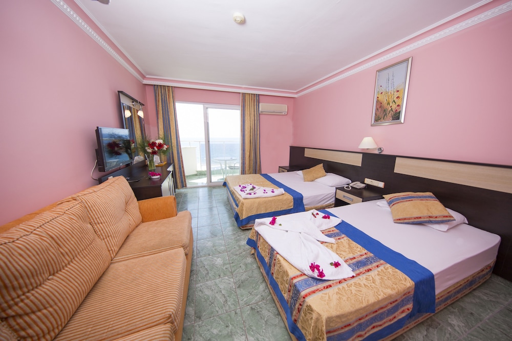 First Class Hotel 16/34