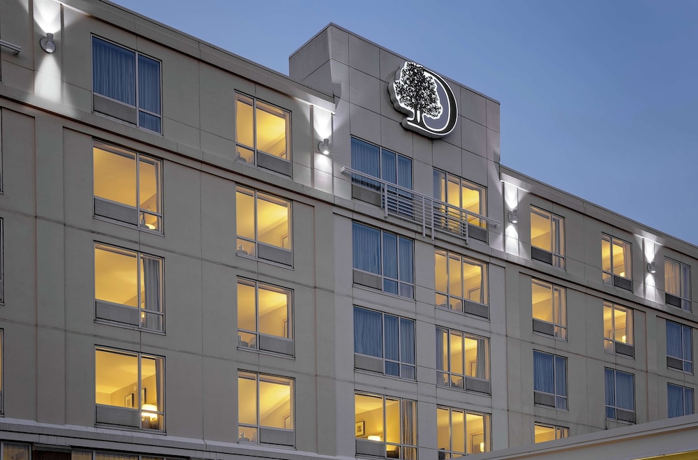 DoubleTree by Hilton Boston Bayside photo1