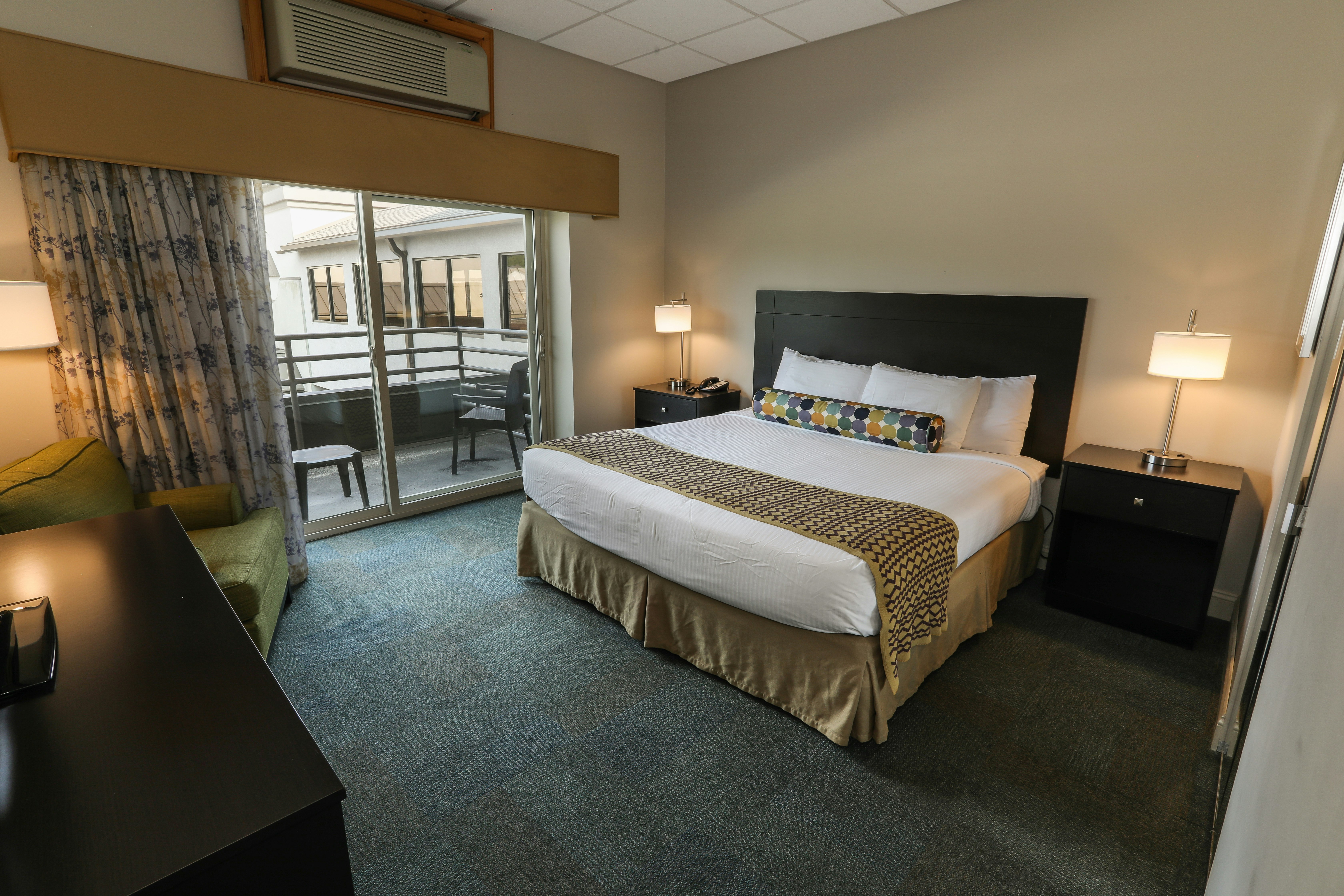 Alpine, King Bed, Mountain View