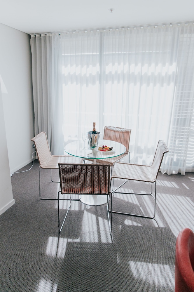 Novotel Newcastle Beach Hotel 24/73
