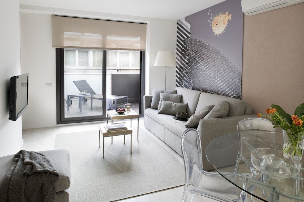Eric Vokel Bcn Suites 24/51