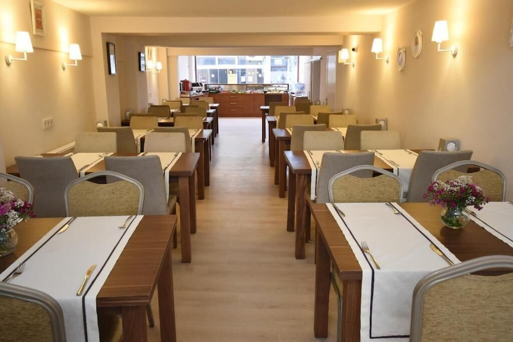 Parion House Hotel 13/19