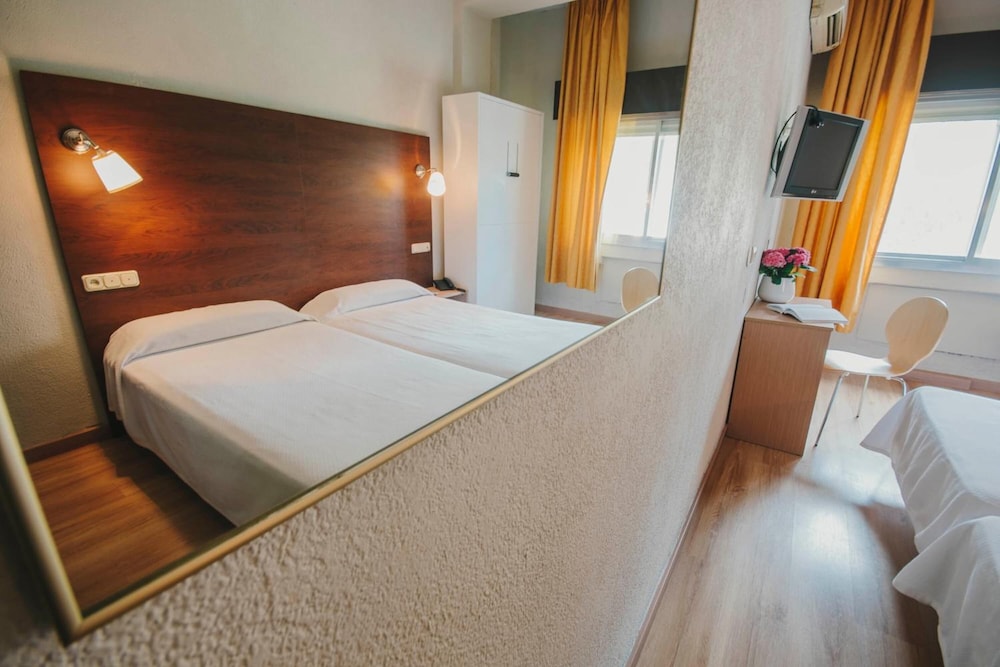 Hotel Embajador 7/42