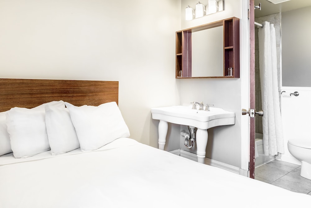 Acadia Hotel 22/39