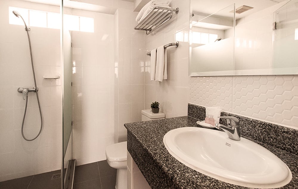 Samran Place Hotel 44/45