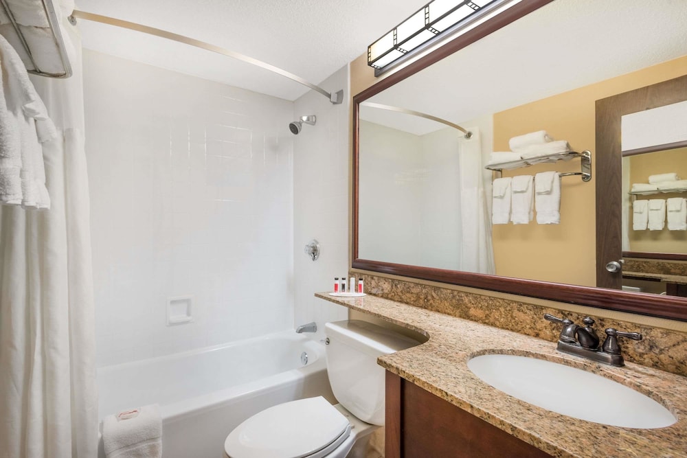 Ramada Plaza by Wyndham Portland 7/35