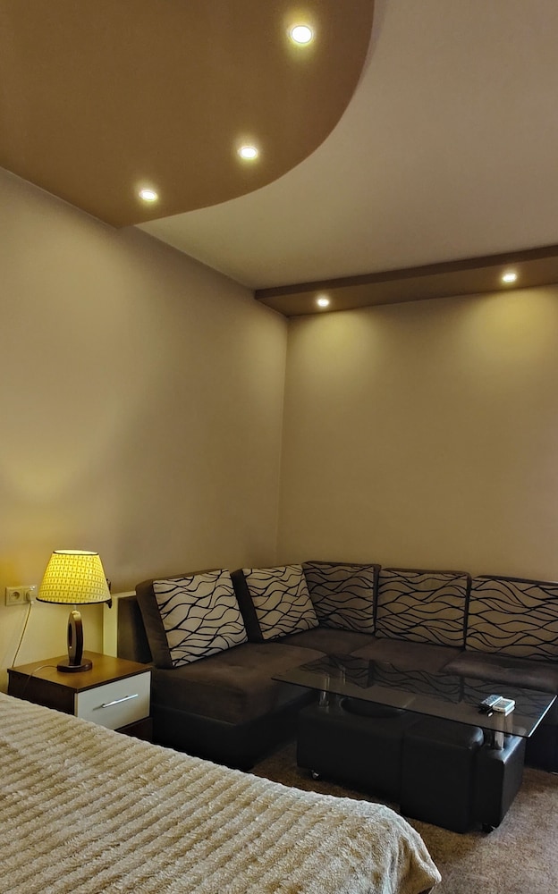 Areg Hotel 87/113