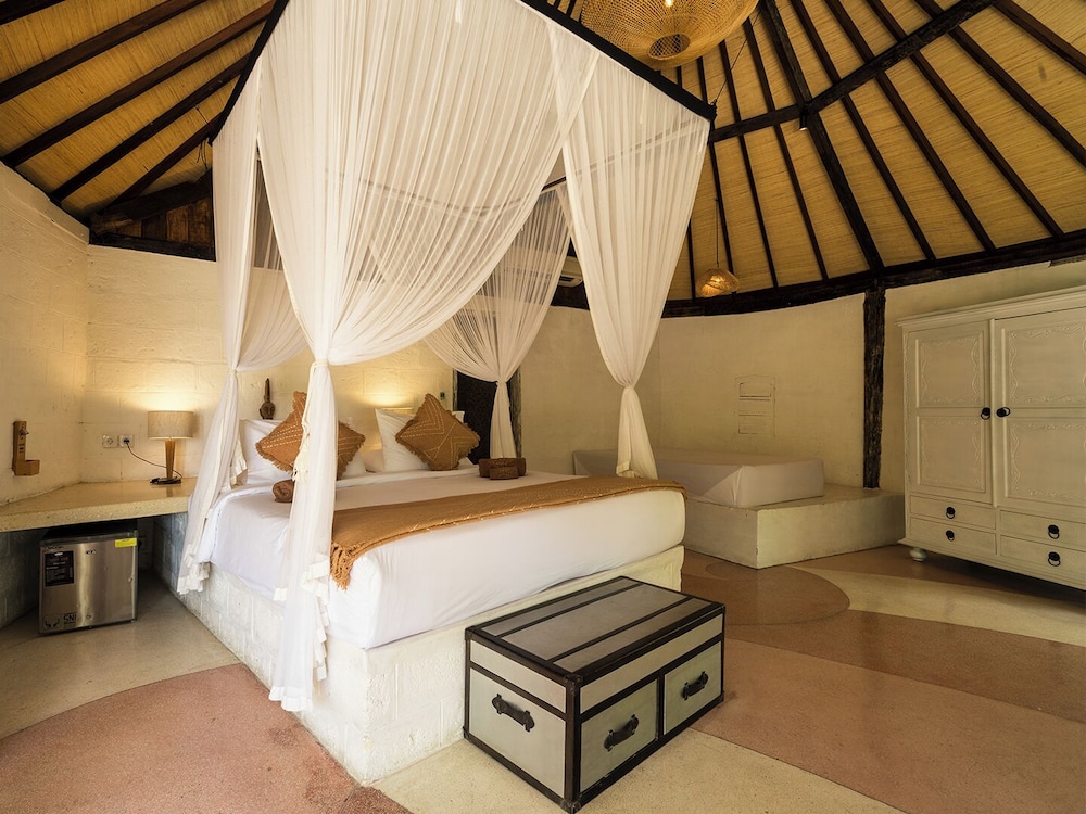 Superior, Lodge, King Bed