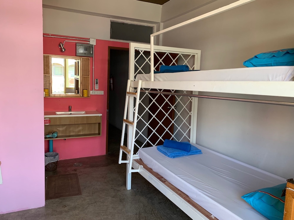 Sleep Sheep Phuket Hostel 20/61