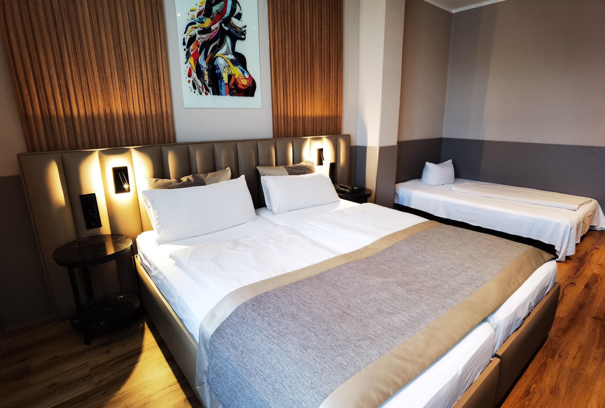 غرفة قياسية ثلاثية، Arthotel Munich 2/10