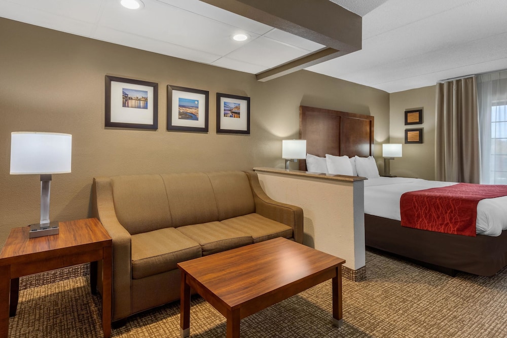 Comfort Inn & Suites Hamilton Place 26/39