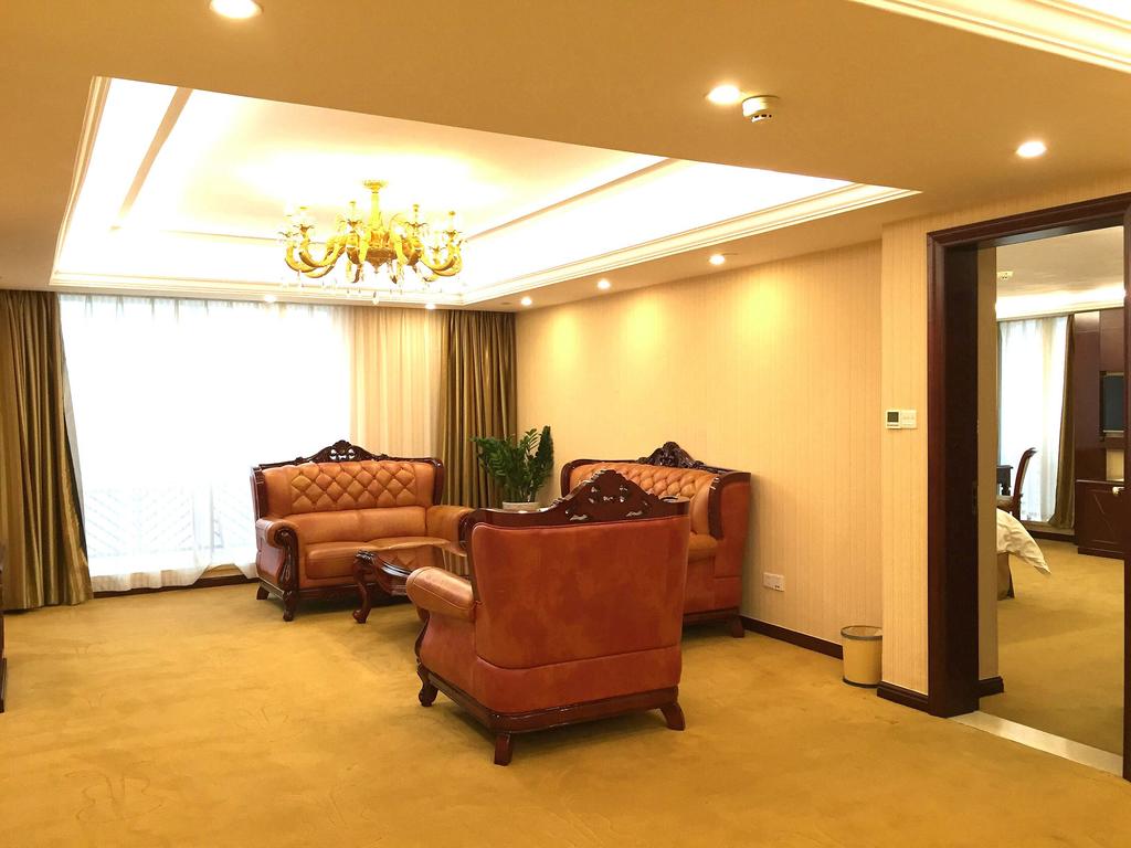 Vienna International Hotel (Changsha West Bus Station) 23/26