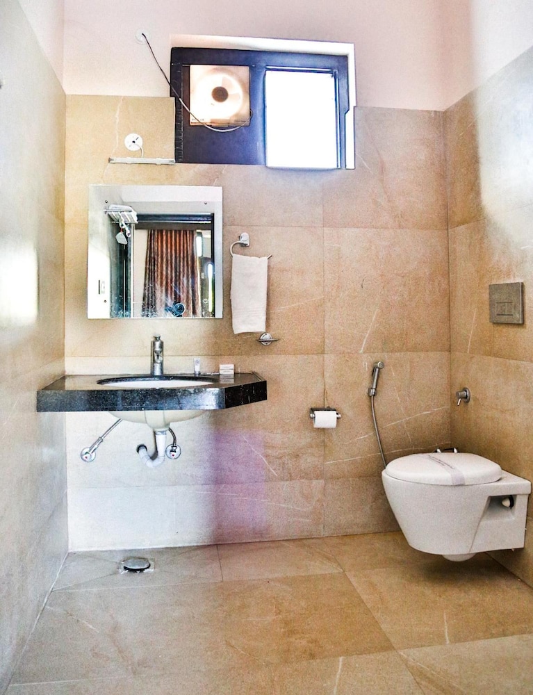 GULMOHAR SARISKA RESORT 41/45