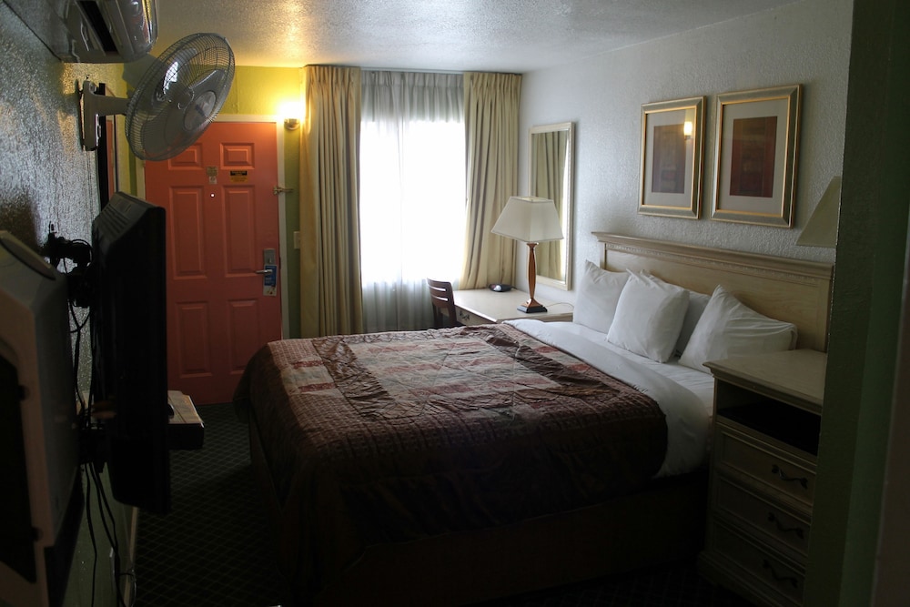 Fireside Inn Santa Cruz 23/63