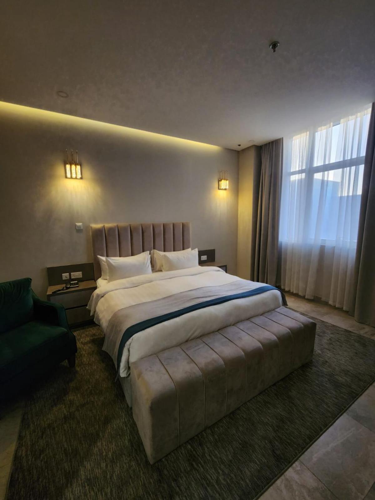 KING DELUXE ROOM