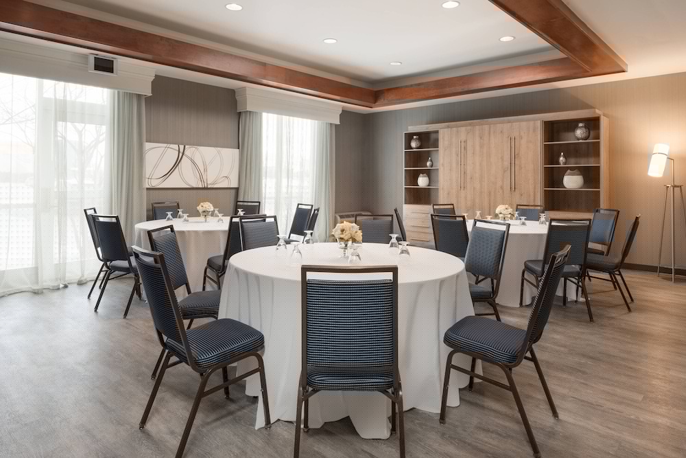 Courtyard By Marriott Toronto Vaughan 38/46