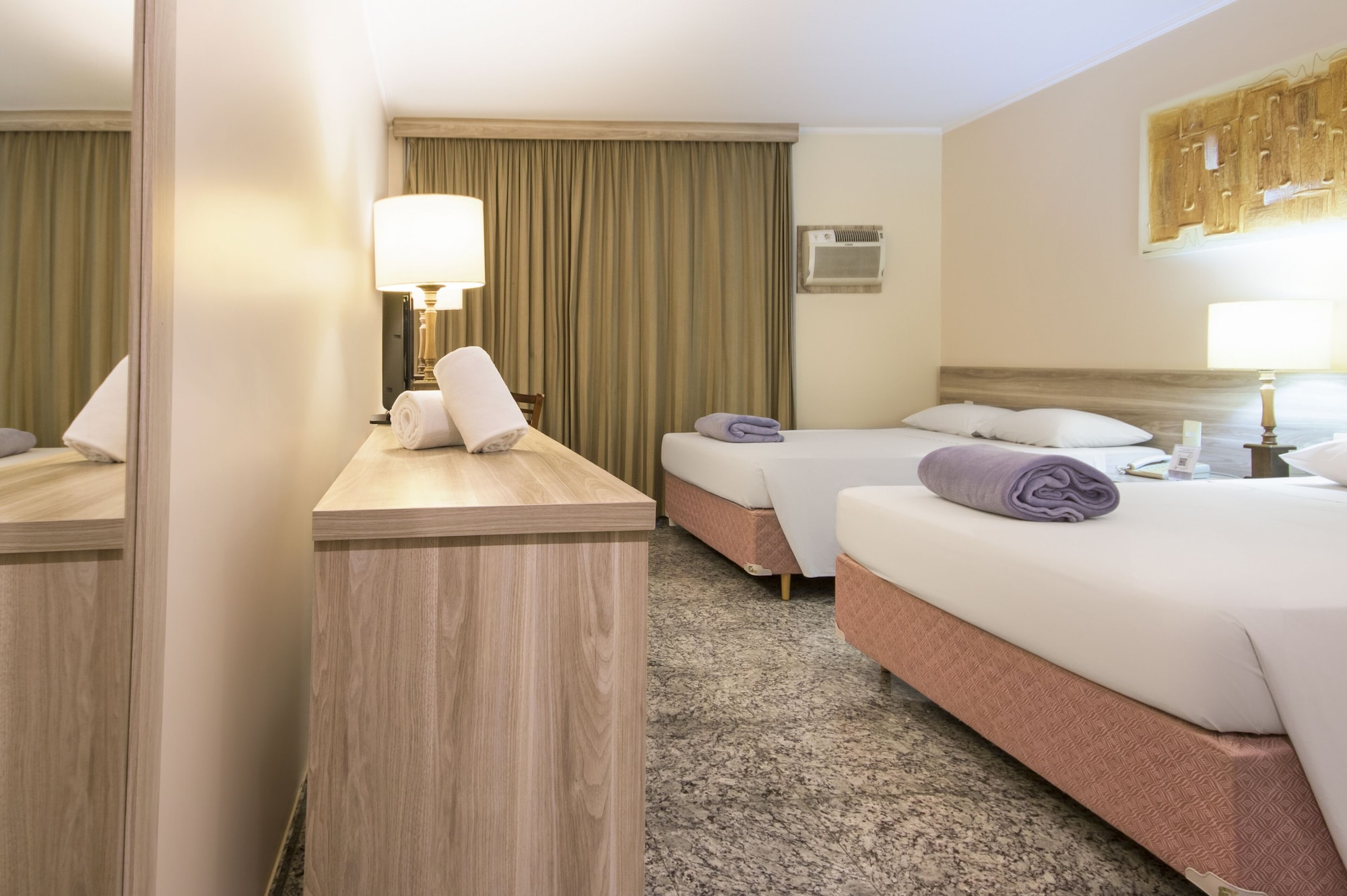STANDARD, 2 DOUBLE BEDS