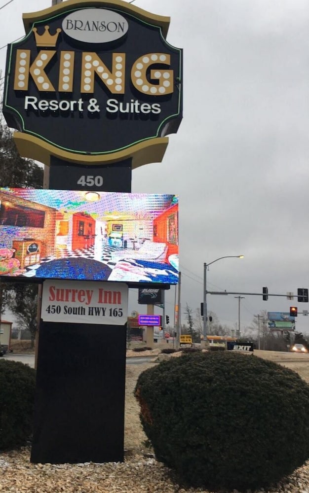 Branson Surrey Inn 32/65