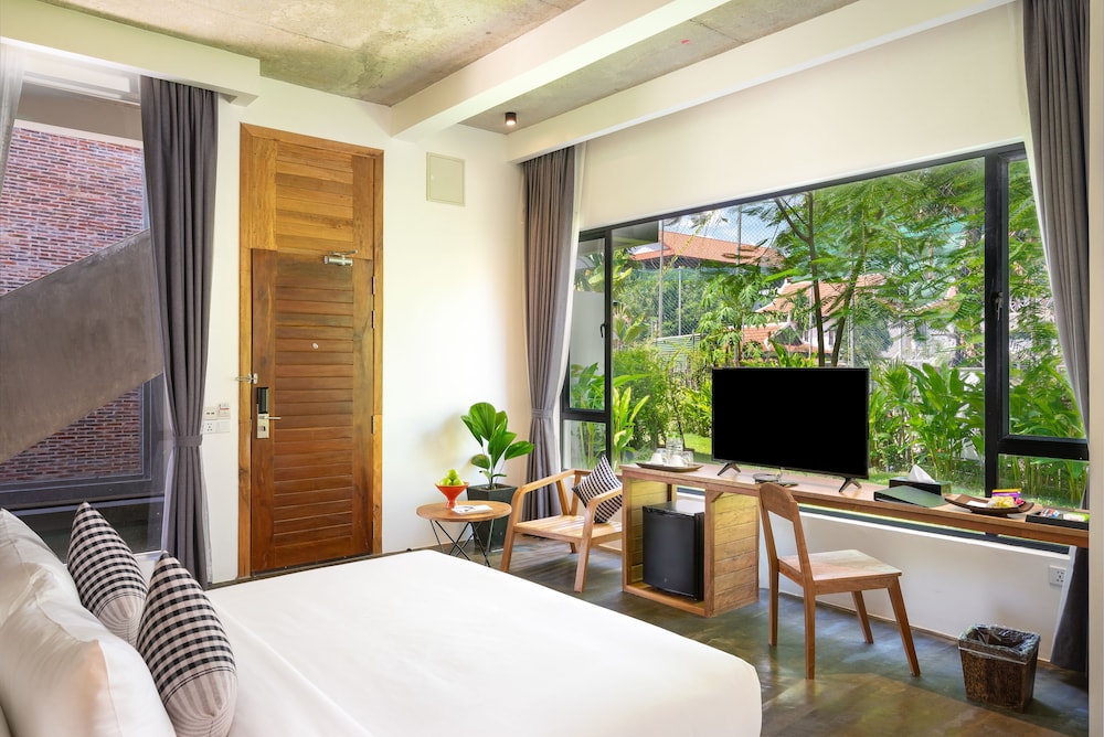 Deluxe, King Bed, Pool View, Balcony, Phka Chan Hotel 5/6