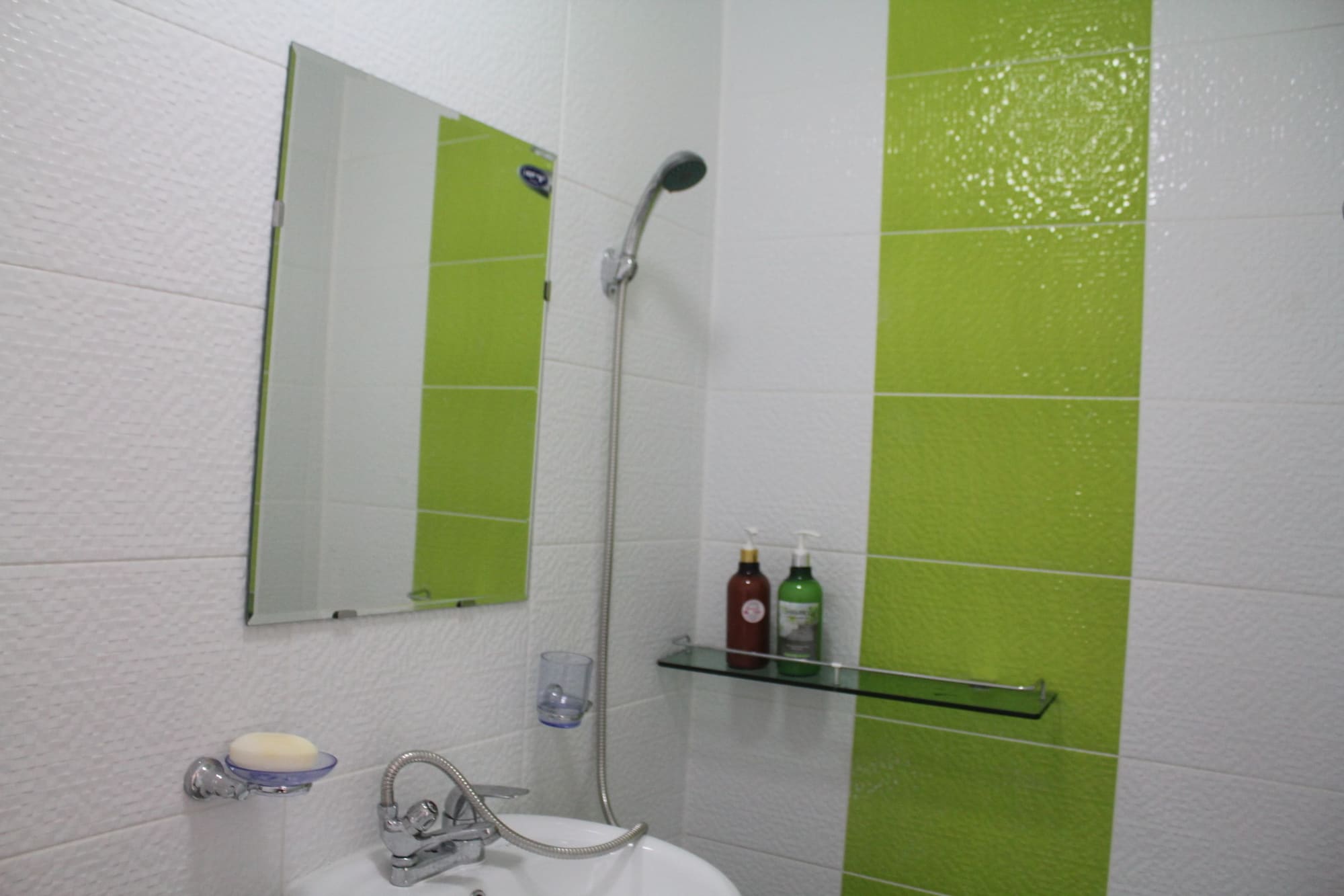 ROOM, SINGLE