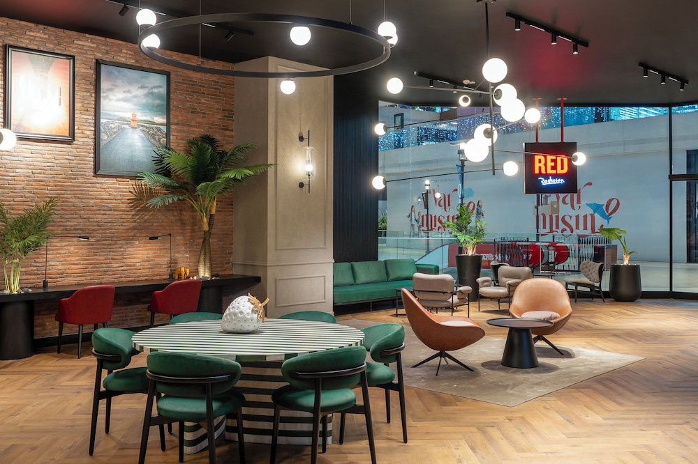 Radisson RED Izmir Point Bornova 40/59