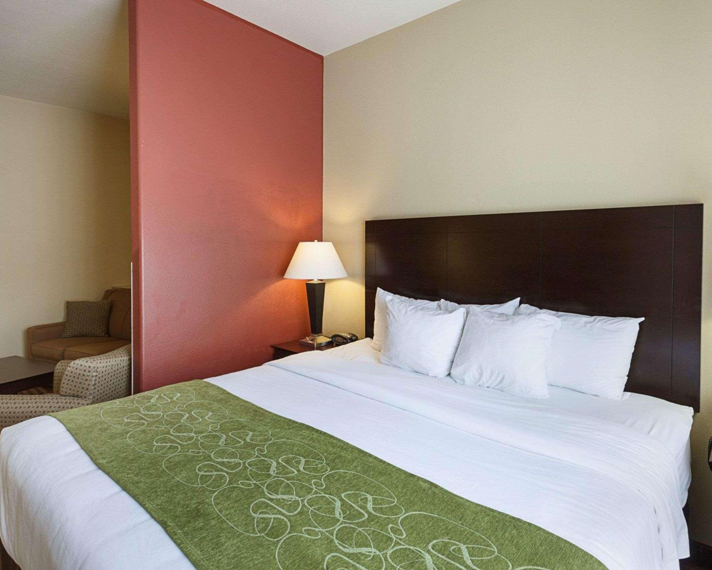SUITE, KING BED
