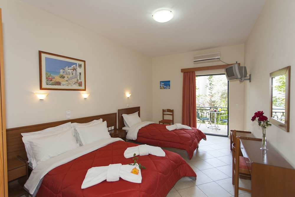 Loukas Hotel &amp; Apartments 12/50