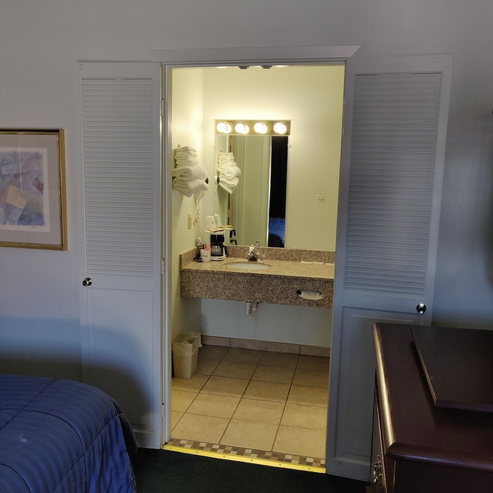 TRAVEL INN DELAWARE 20/34
