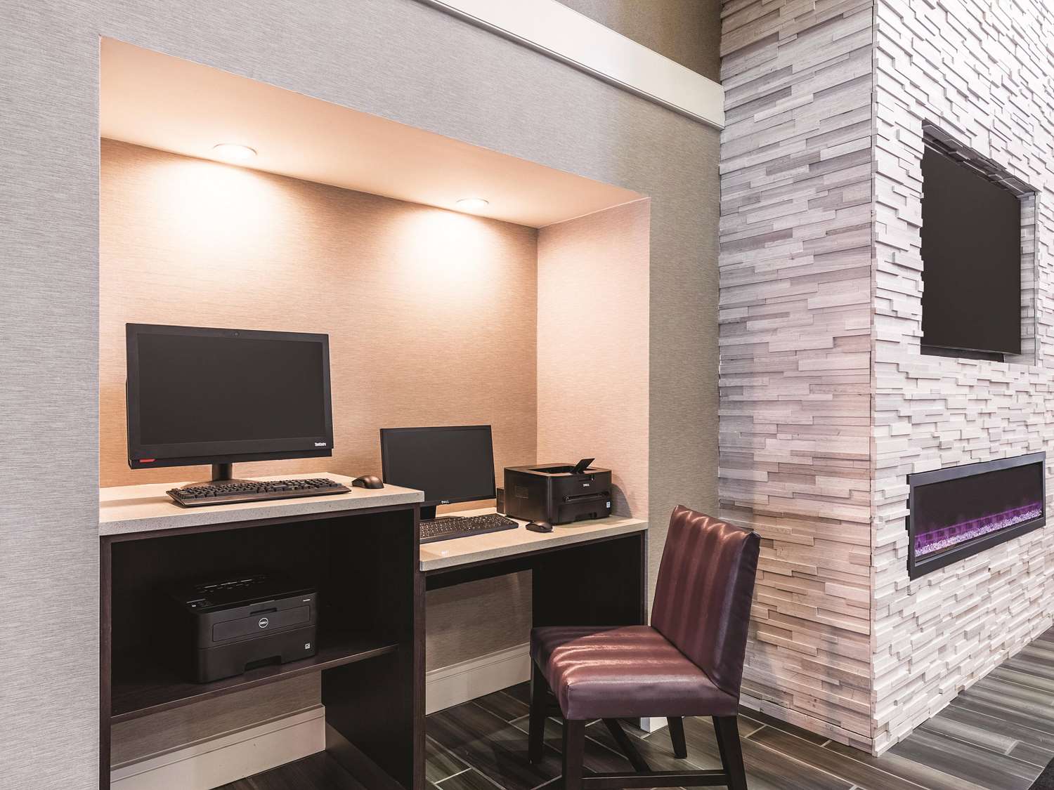 La Quinta Inn & Suites by Wyndham San Antonio Downtown 14/25