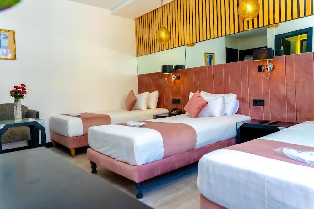 Hotel Les Ambassadeurs 17/35