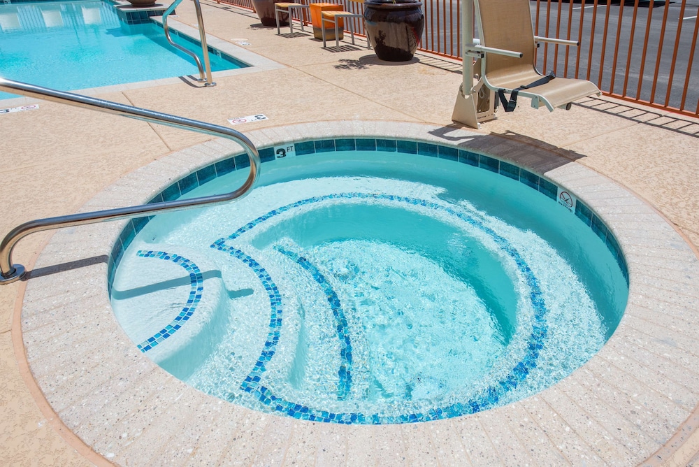 Hampton Inn and Suites Phoenix East Mesa 21/36