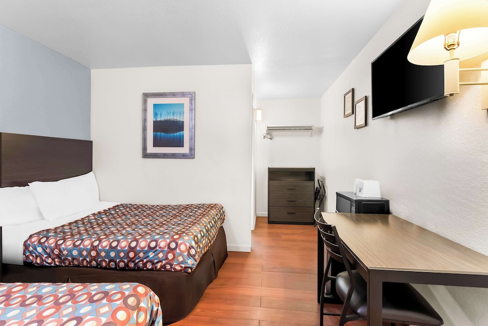 Room, 2 Double Beds, Smoking 6/10